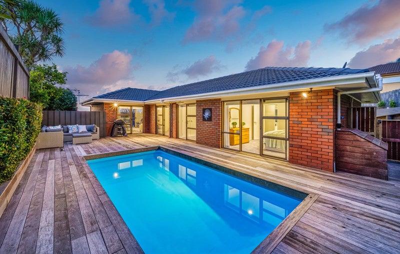 16A Sunnyview Avenue, Shelly Park, Auckland - Carousel 1