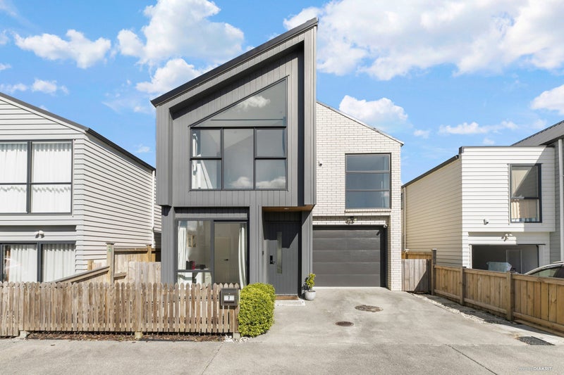 7 Houhora Street, Westgate, Auckland - Carousel 2