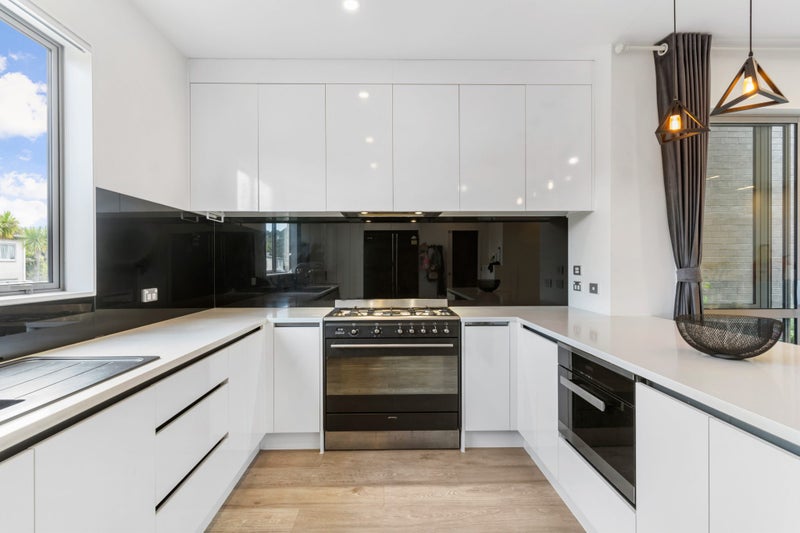 28 Sunshine Boulevard, Sunnyvale, Auckland - Carousel 2