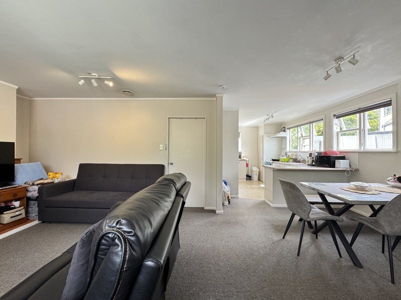 9 Takatimu Way, Johnsonville, Wellington - Carousel 1