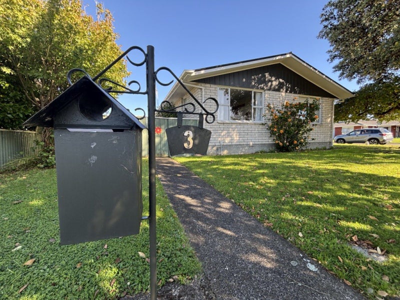 3 Hollows Crescent, Takaro, Palmerston North - Carousel 11