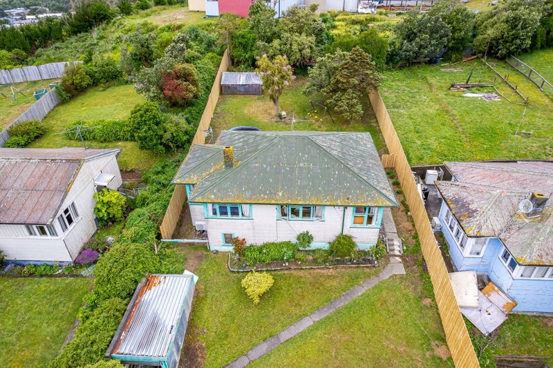 15 Northumberland Street, Cannons Creek, Porirua - Carousel 1