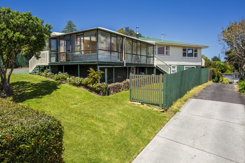 38 Blakeborough Drive, Forrest Hill, Auckland - Carousel 1