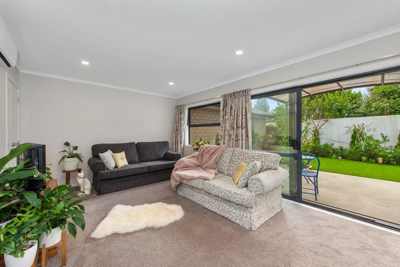 2/1 River Elm, Flagstaff, Hamilton - Carousel 2