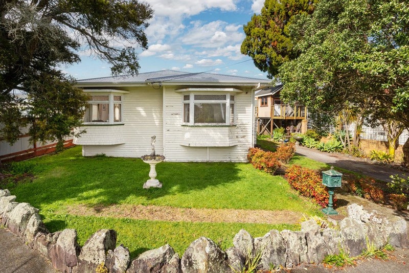 44 Margaret Avenue, Mount Albert, Auckland - Carousel 1