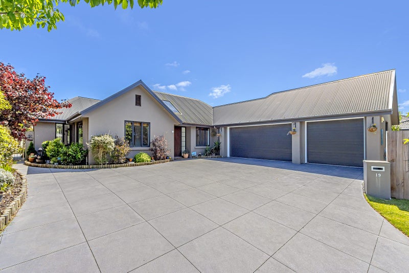 19 Garforth Green, Halswell, Christchurch - Carousel 1