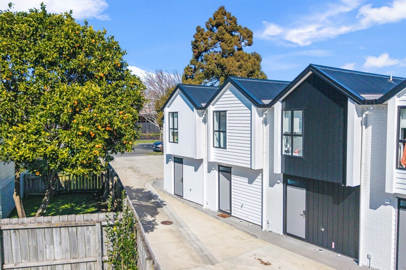 2/1 Jersey Avenue, Mount Albert, Auckland - Carousel 1