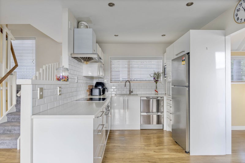 1/7 Springfield Street, Forrest Hill, Auckland - Carousel 1