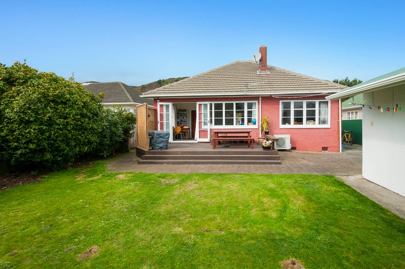 8 Galway Street, Waterloo, Lower Hutt - Carousel 1