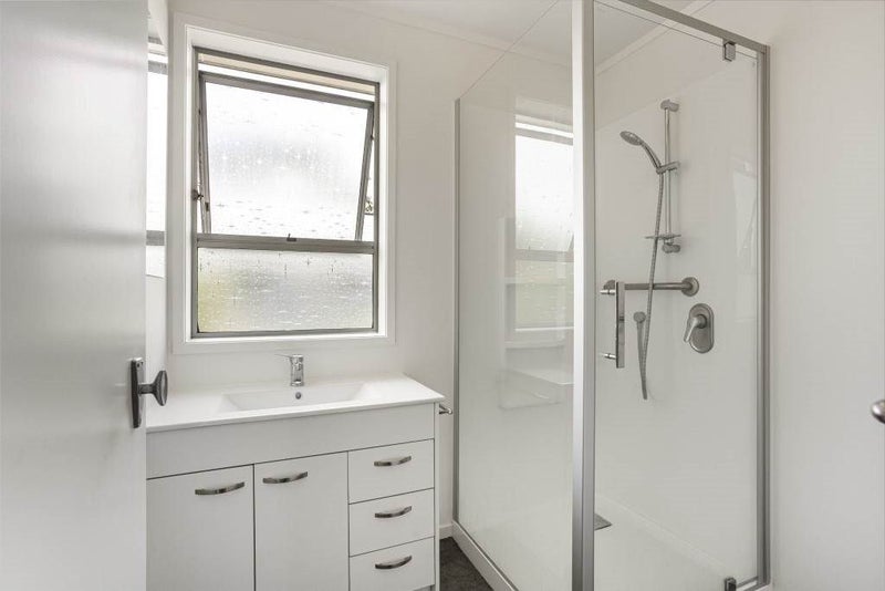 2/18 Sealy Road, Torbay, Auckland - Carousel 12