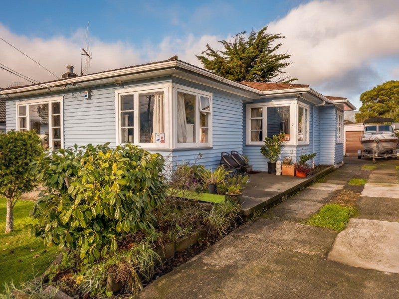 7 Ngaio Street, Wainuiomata, Lower Hutt - Carousel 1
