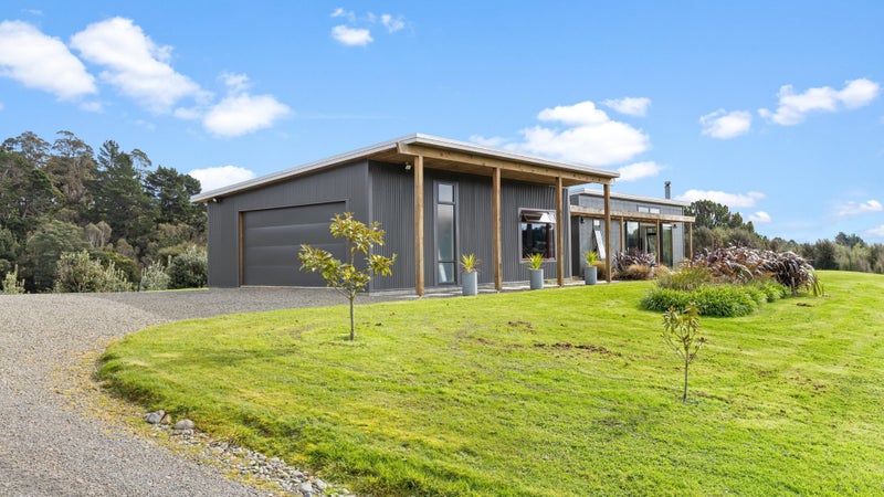 62 Kingsdale Park Drive, Palmerston North - Carousel 1