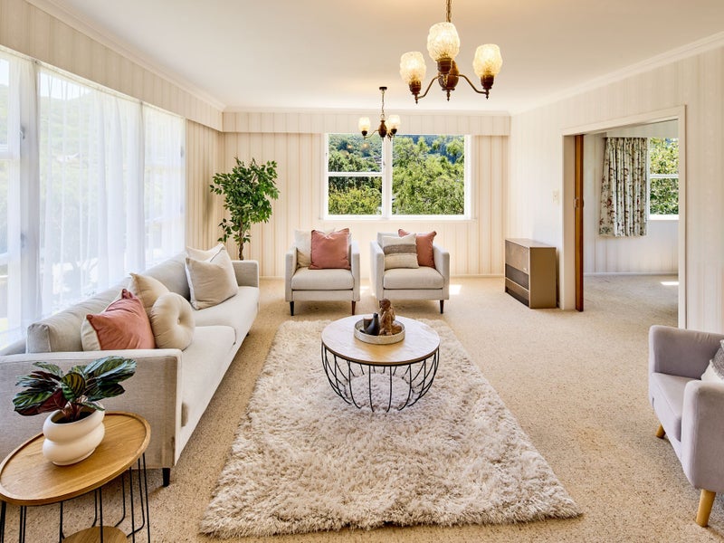 14 Fitzwilliam Terrace, Tawa, Wellington - Carousel 1