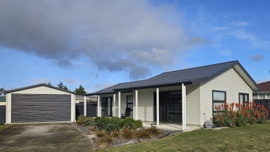 16 Liverpool Crescent, Flaxmere, Hastings - Carousel 1