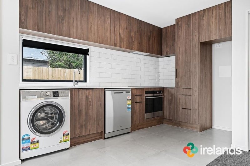 2/135 Hills Road, Edgeware, Christchurch - Carousel 2