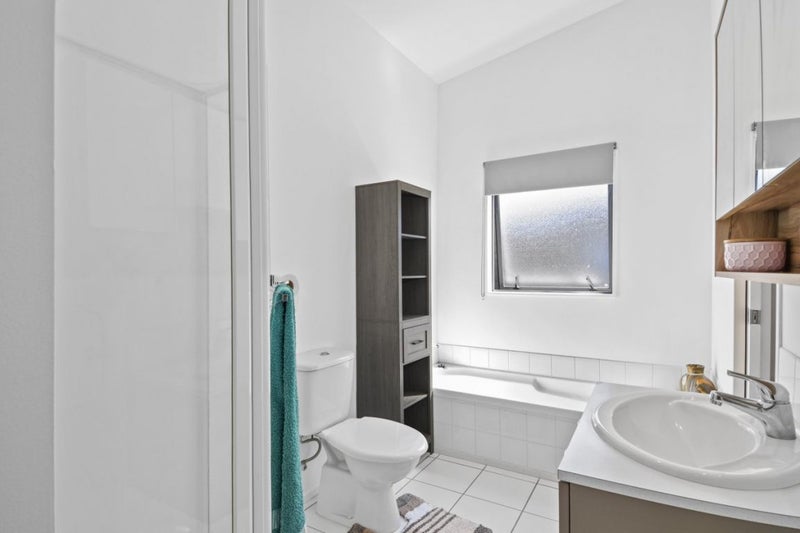 10 Rochdale Way, Stoke, Nelson - Carousel 12