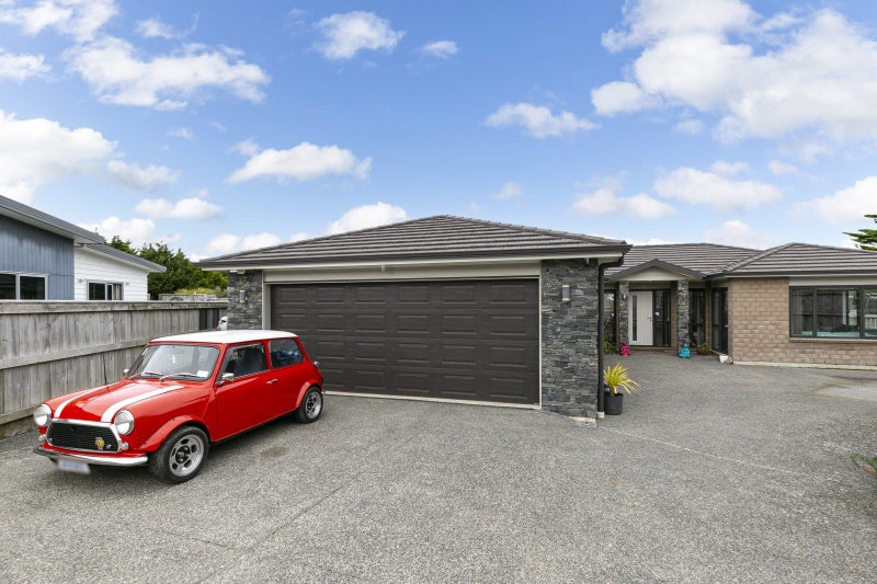 32 Mervyn Kemp Drive, Tawa, Wellington - Carousel 2