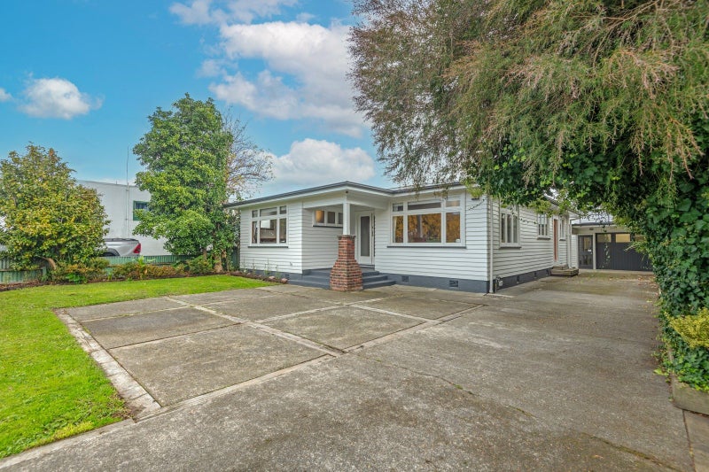 5 Featherston Street, Takaro, Palmerston North - Carousel 1