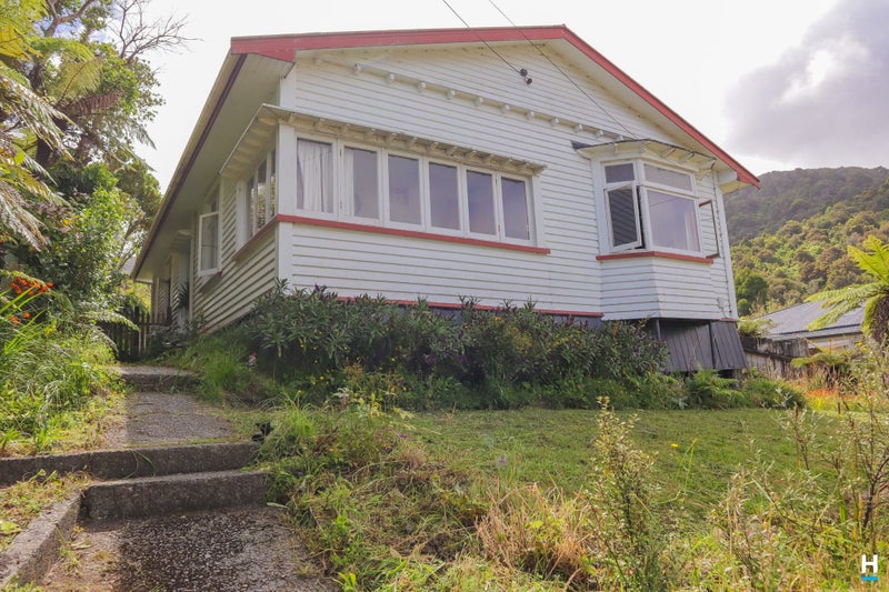9 Ashmore Avenue, Cobden, Greymouth - Carousel 1