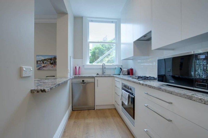 23 Hay Street, Oriental Bay, Wellington - Carousel 2