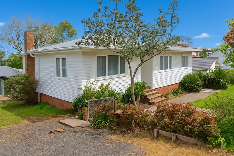 19A Newington Road, Henderson, Auckland - Carousel 1