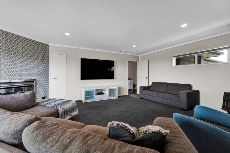 313 Egmont Road, Hillsborough - Carousel 2