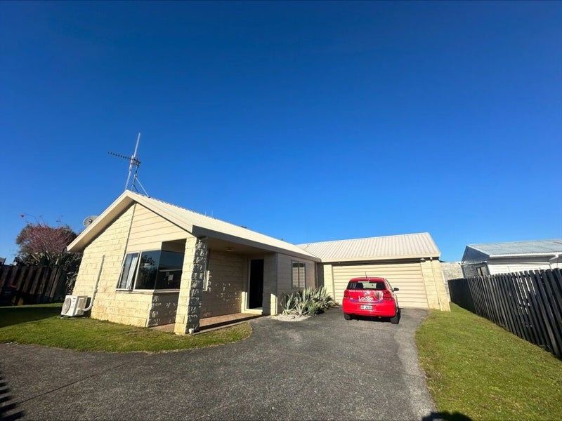 77A Storey Avenue, Forest Lake, Hamilton - Carousel 1