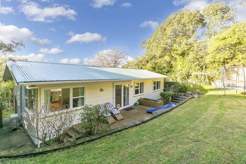 21 Alwyn Place, Newlands, Wellington - Carousel 1