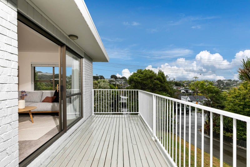 1/489 Beach Road, Murrays Bay, Auckland - Carousel 1