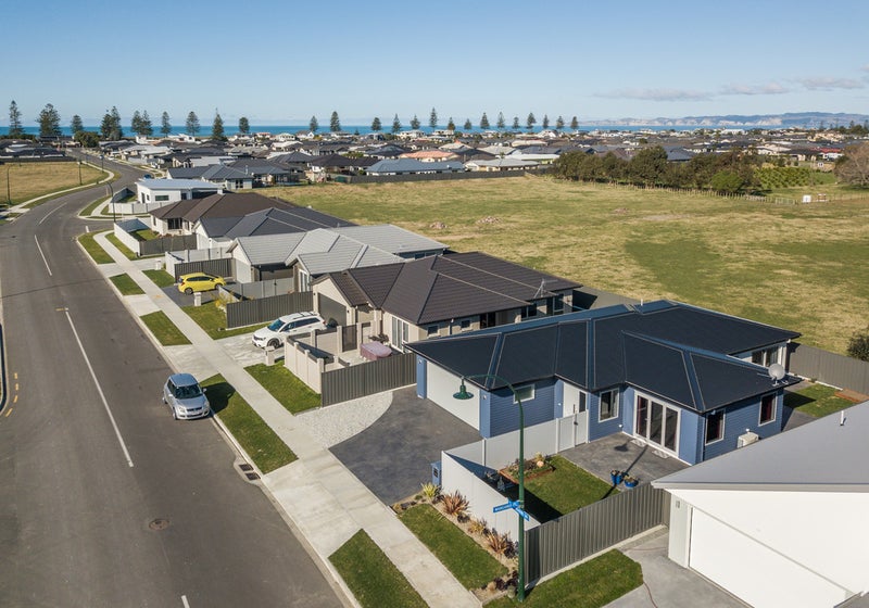 43 Waimakariri Drive, Te Awa, Napier - Carousel 1