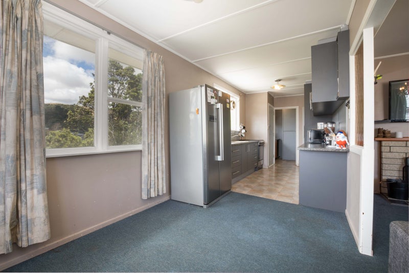 124 Driver Crescent, Cannons Creek, Porirua - Carousel 2