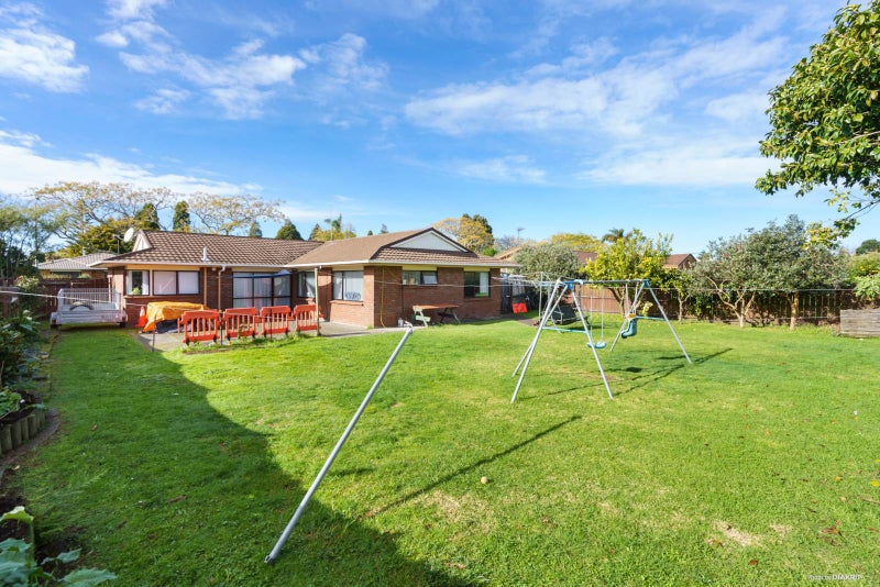 10 Ross Martin Court, Conifer Grove, Takanini - Carousel 2