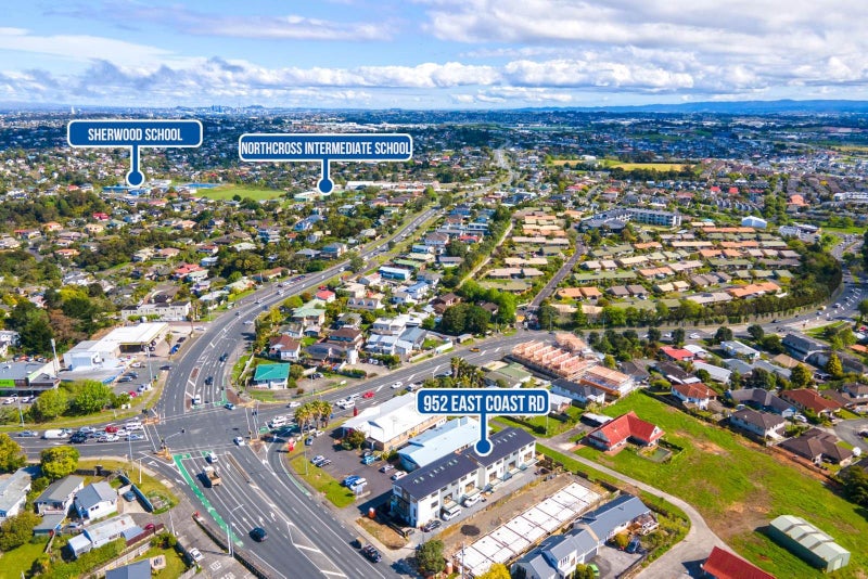 952A East Coast Road, Northcross, Auckland - Carousel 1