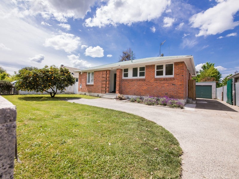 1010 Grove Road, Mayfair, Hastings - Carousel 1