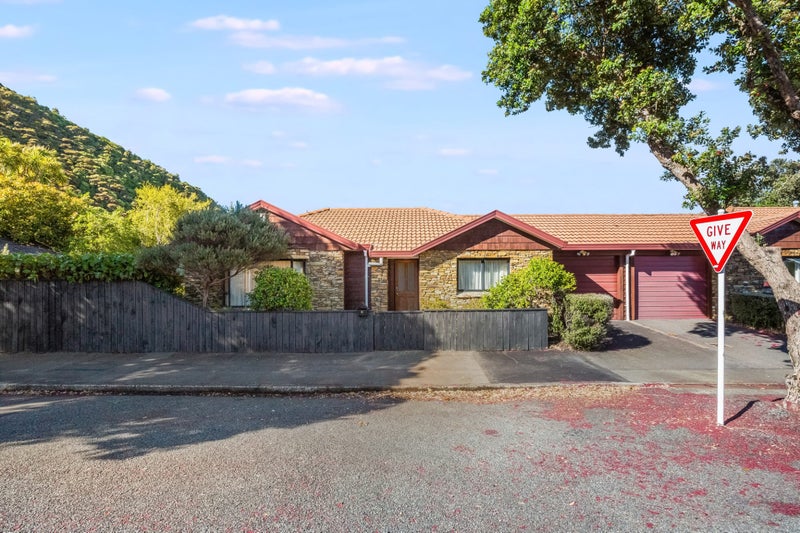 2/9 Makaro Street, Eastbourne, Lower Hutt - Carousel 1