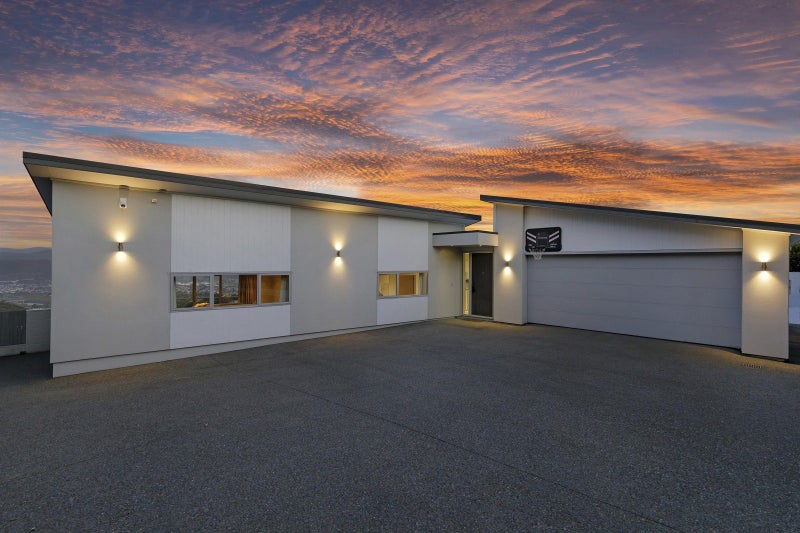 34 Arahiwi Grove, Tirohanga, Lower Hutt - Carousel 1