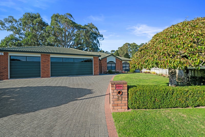 13 Reynolds Drive, Glenview, Hamilton - Carousel 1
