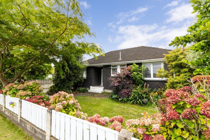 708 Grove Road, Mayfair, Hastings - Carousel 1