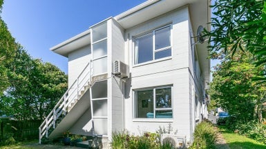 8/69 Freyberg Street, Lyall Bay, Wellington - Carousel 1