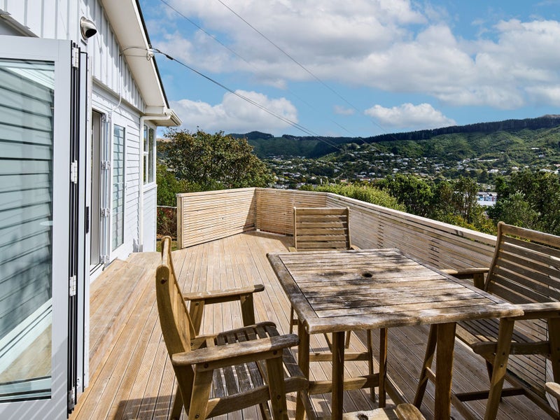 6 Mayfair Place, Tawa, Wellington - Carousel 1