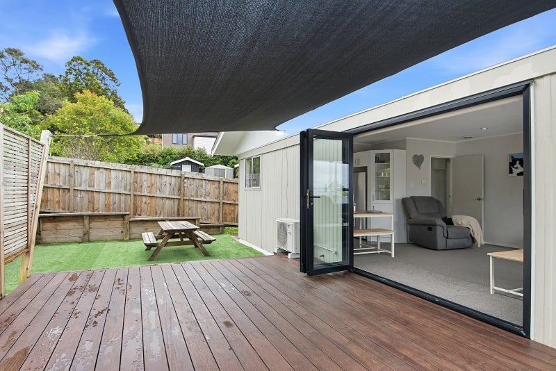 2/17 Kemp Road, Massey, Auckland - Carousel 1