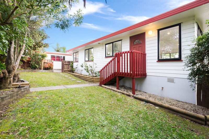 12 Wren Place, Unsworth Heights, Auckland - Carousel 1