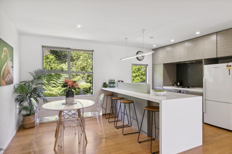 44 Saddleback Grove, Karori, Wellington - Carousel 2