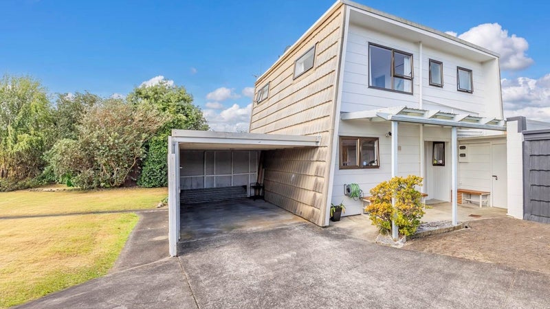 33A Hedge Row, Sunnyhills, Auckland - Carousel 1