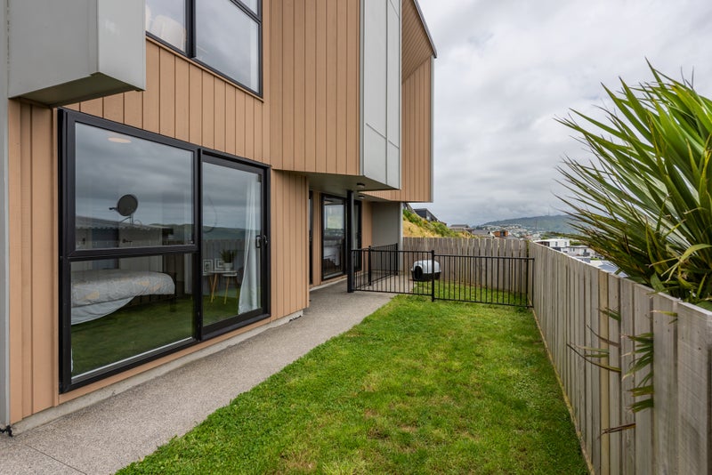 38 Red Beech Avenue, Woodridge , Wellington - Carousel 24