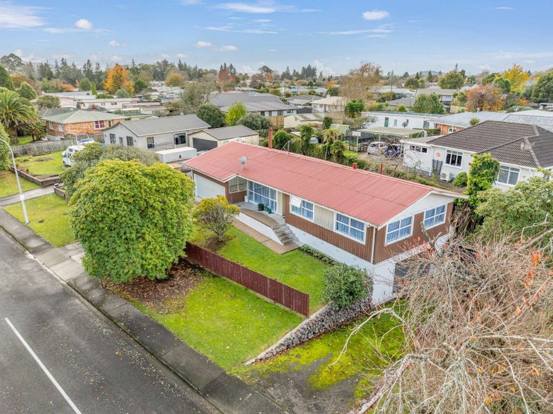 1 Clyde Street, Utuhina, Rotorua - Carousel 1