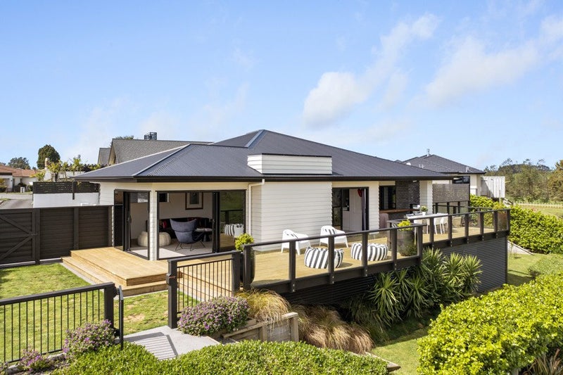 5A Tupuhi Place, Highlands Park, New Plymouth - Carousel 1