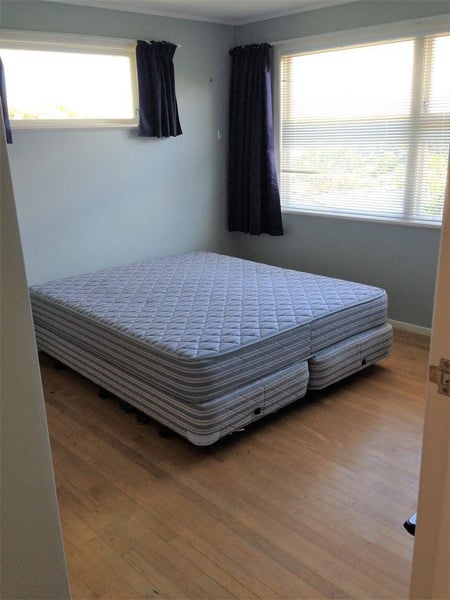 72 Beazley Avenue, Paparangi, Wellington - Carousel 2