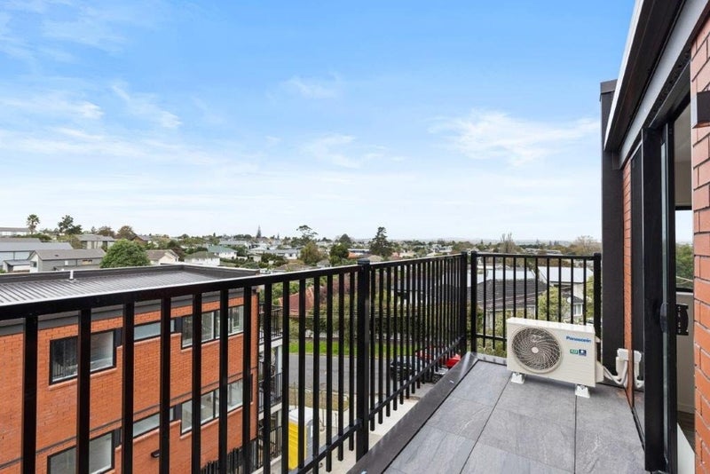 103/2 Castledine Crescent, Glen Innes, Auckland - Carousel 2