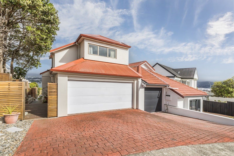 5 Countess Close, Maupuia, Wellington - Carousel 2